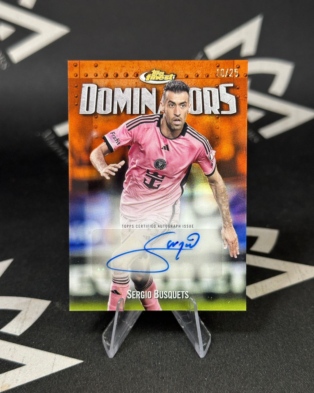 Sergio Busquets – Dominators Autógrafo Orange 10/25 - Topps Finest MLS 2024