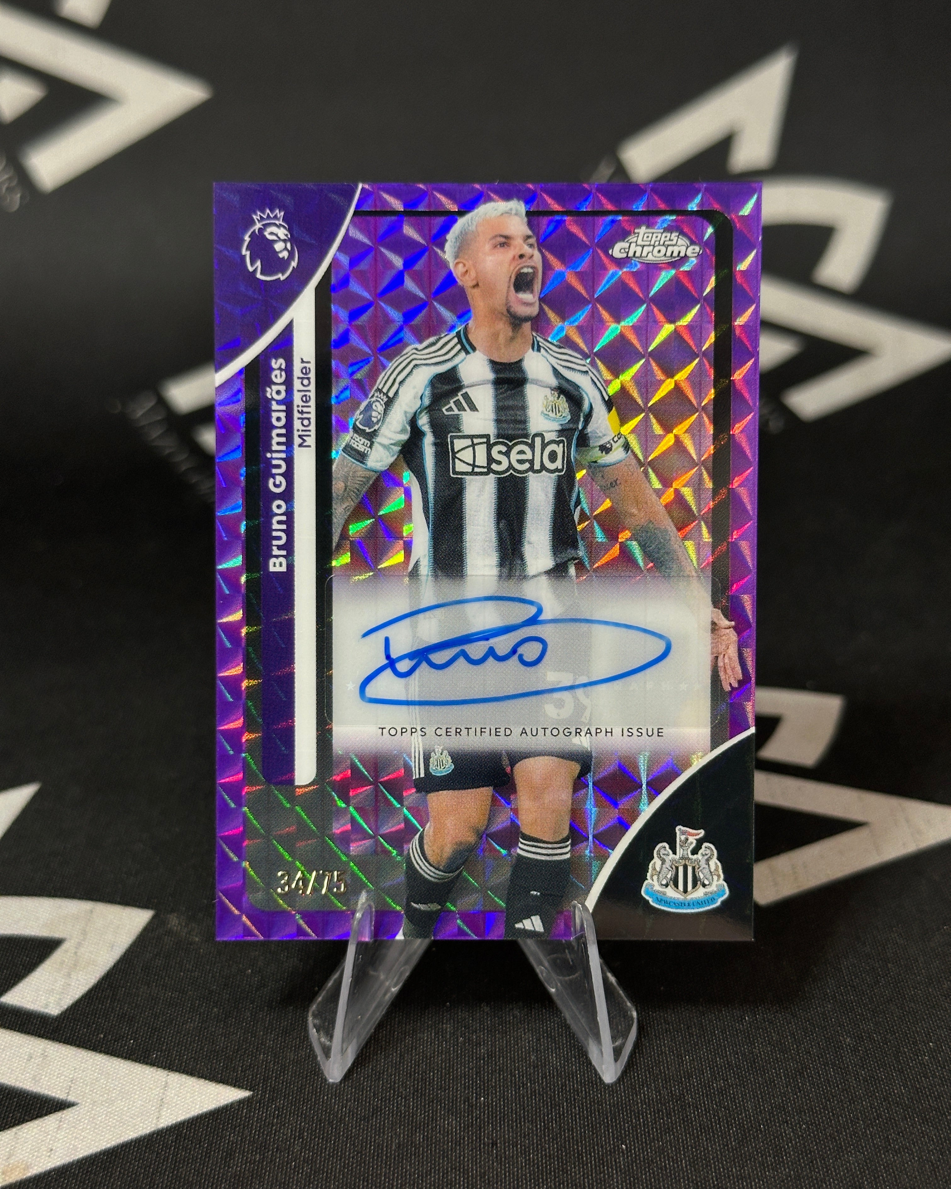 Bruno Guimarães – Autógrafo Purple Refractor 34/75 – Topps Chrome Premier League