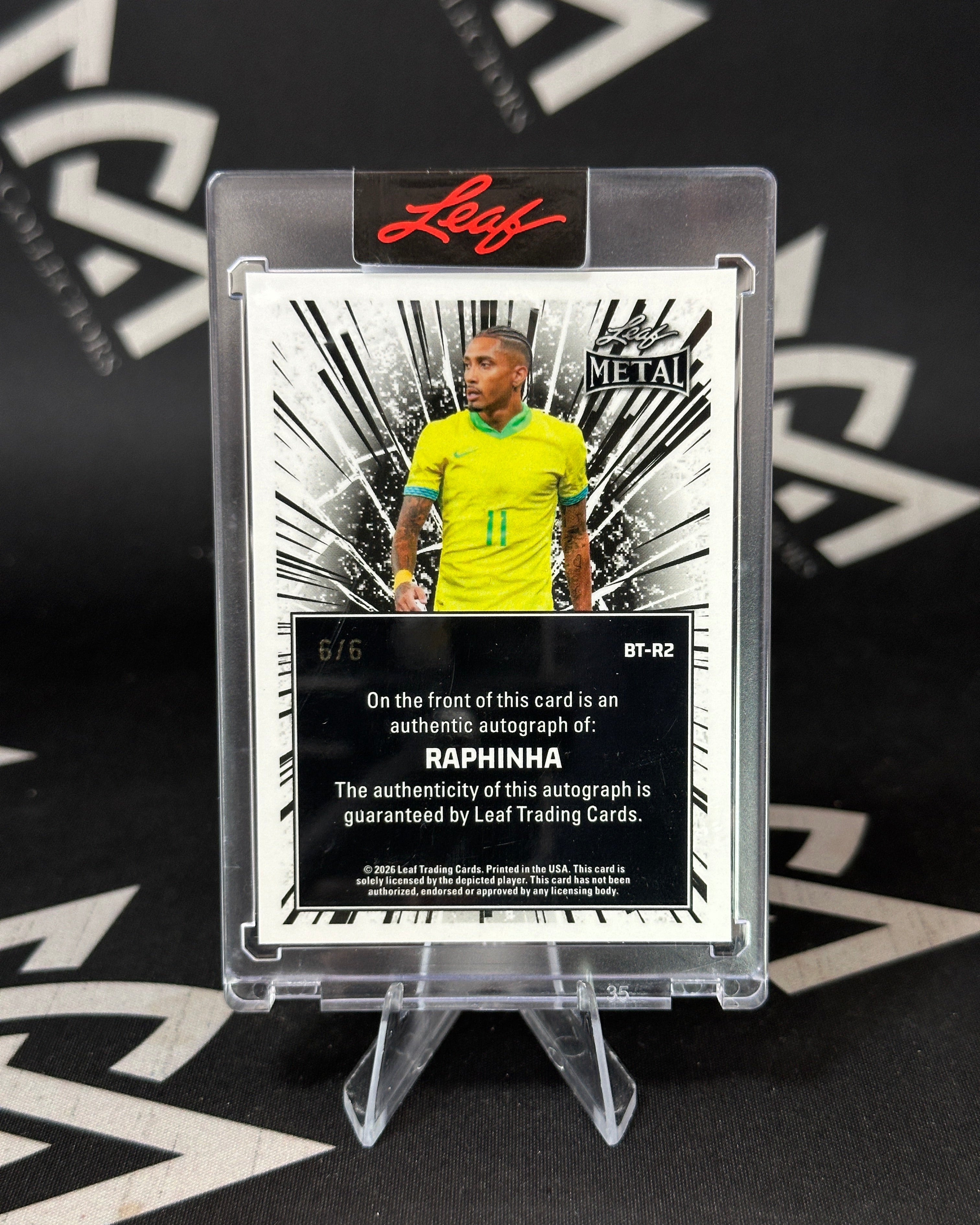 Raphinha – Autógrafo Paralelo Azul 6/6 En el mundo – Leaf Metal 2026