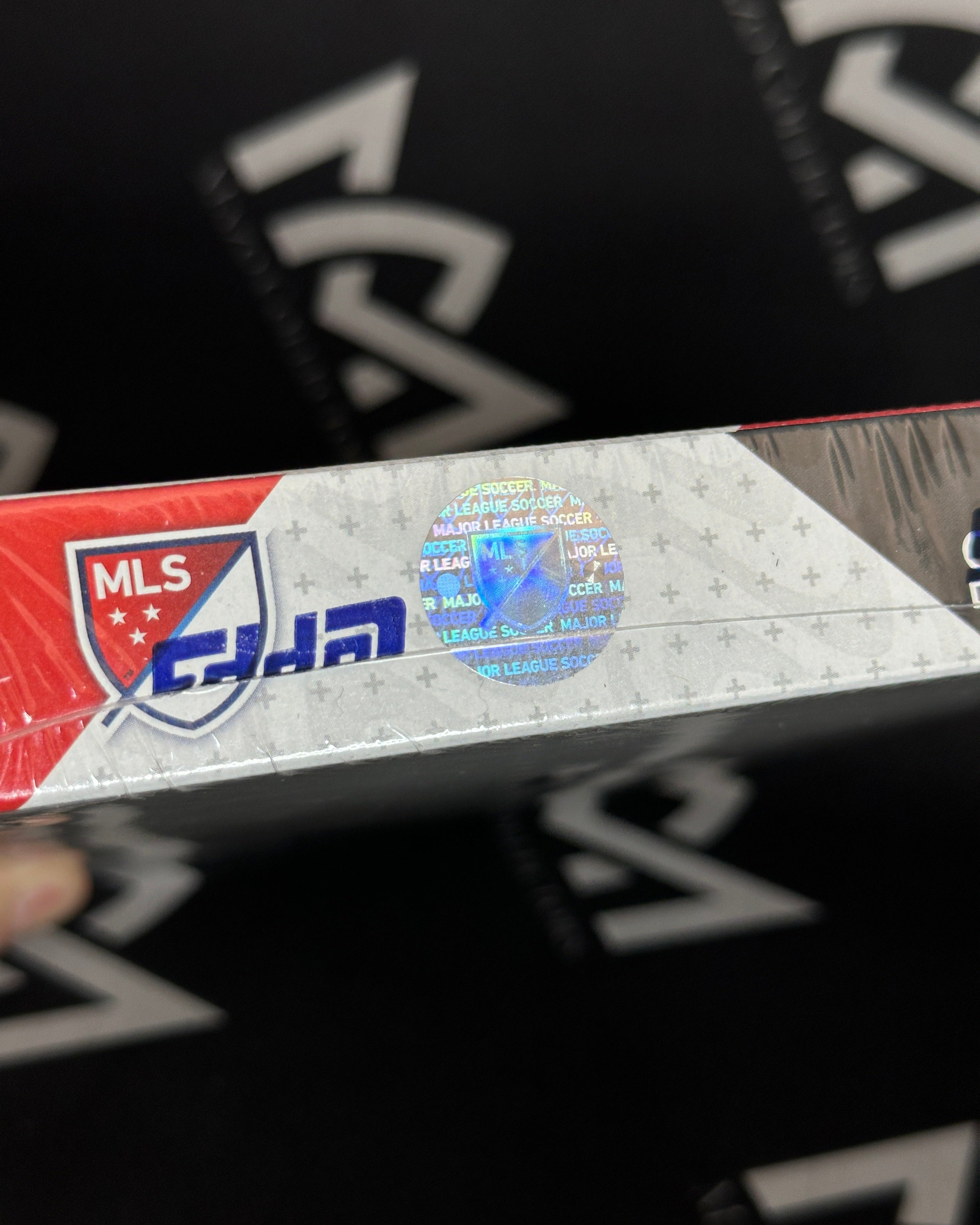 2022 Topps Major League Soccer MLS Hobby Box – 24 Sobres – 3 Autógrafos o Reliquias – Caja Sellada