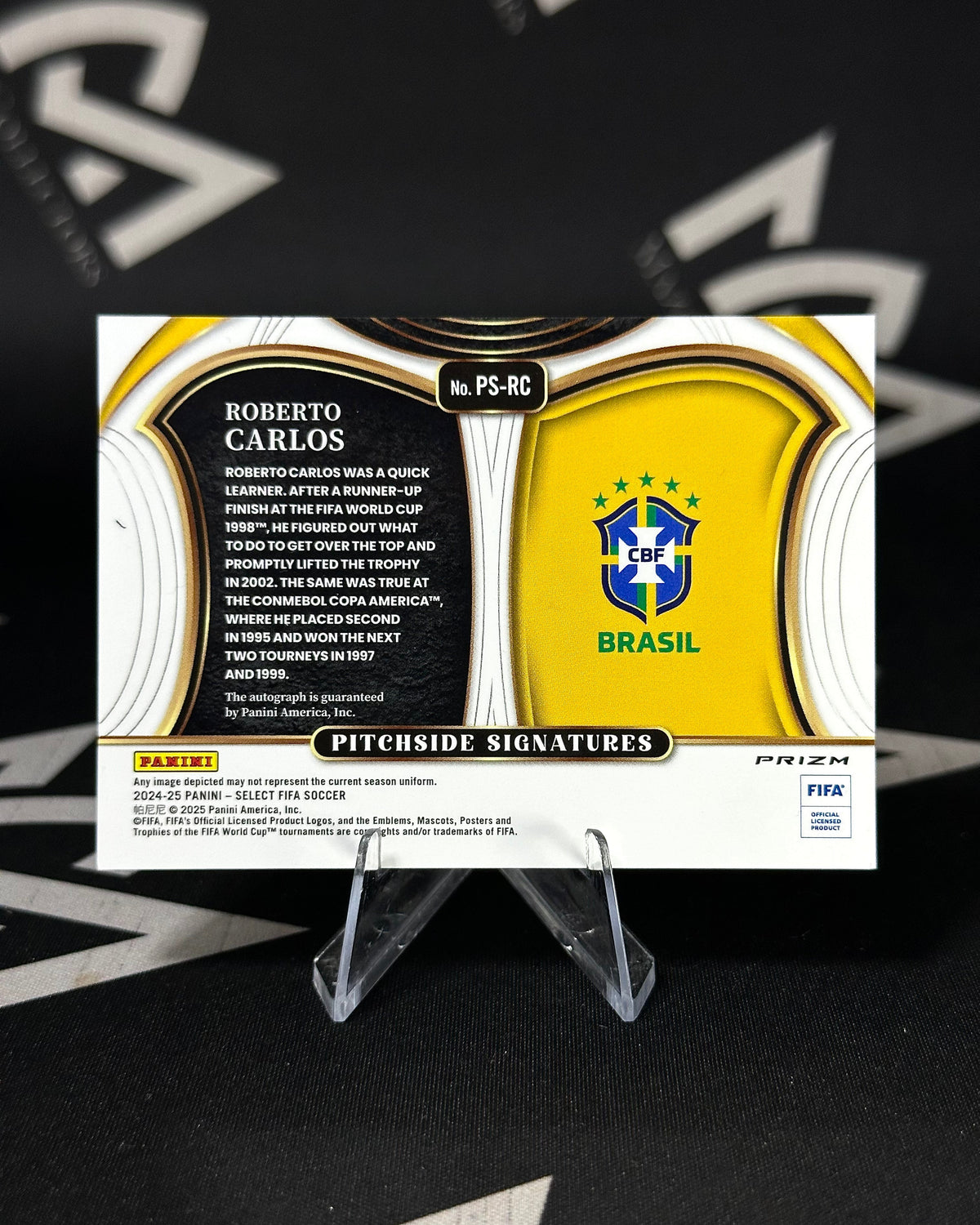 Roberto Carlos – Pitchside Signatures Autógrafo – Panini Select 2024-25