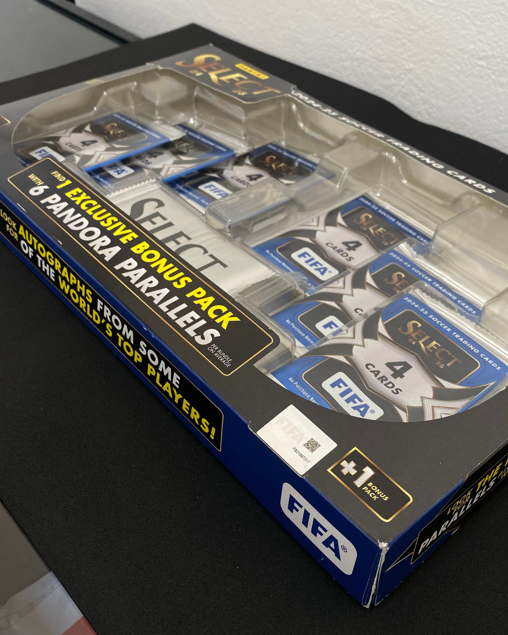 Caja Panini Select FIFA 2024-25 – 6 Sobres + 1 Bonus Pack Exclusivo