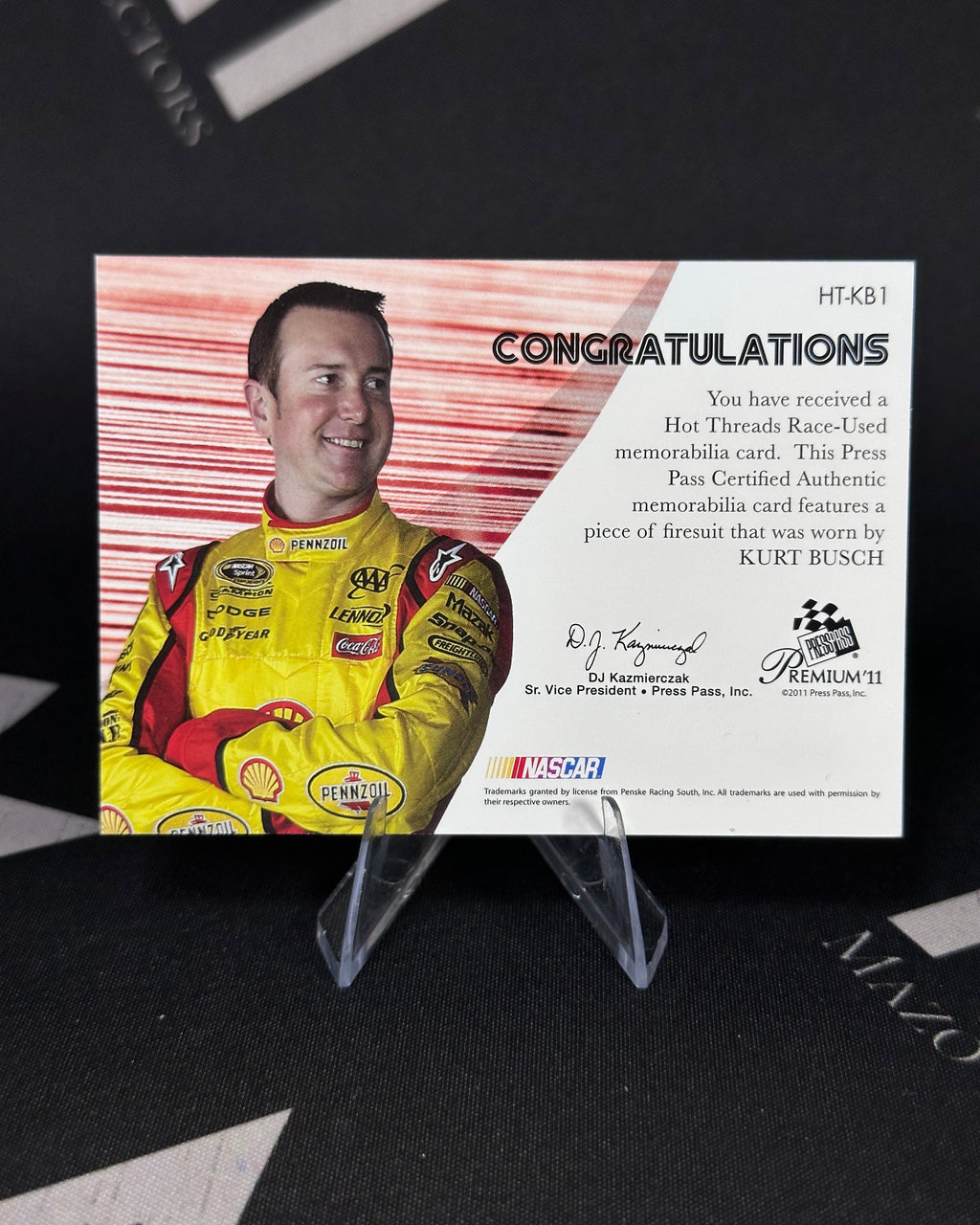 Kurt Busch – Hot Threads Relic Numerada 93/99 – Press Pass NASCAR 2011