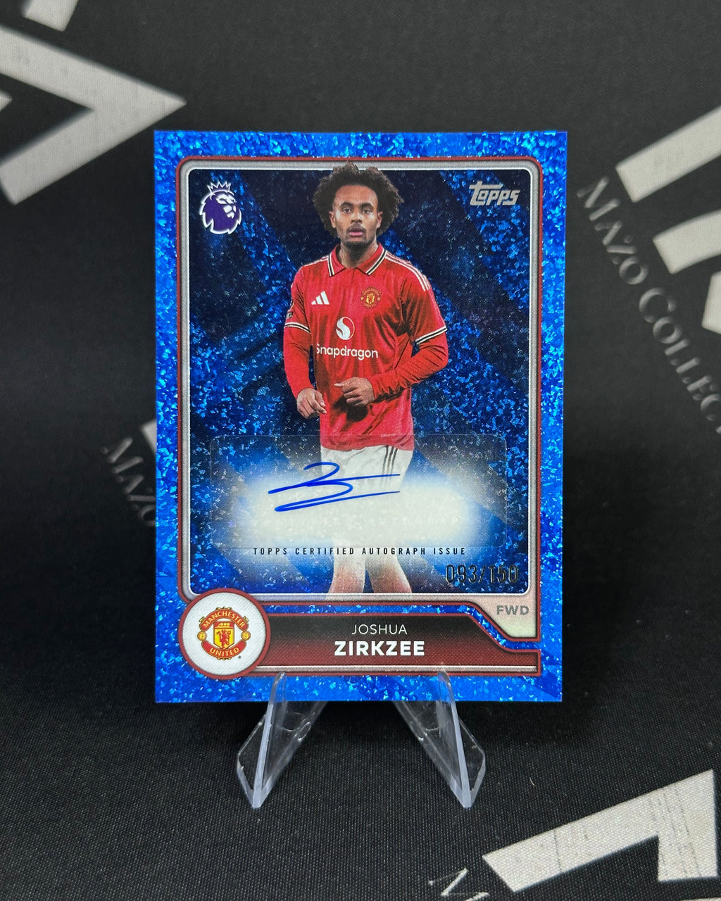 Joshua Zirkzee – Autógrafo Blue Sparkle 093/150 – Topps Premier League 2026/27